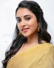 Homely Priyanka Arul Mohan Photo 01 Homely Priyanka Arul Mohan Photo 01