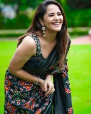 Hot Anasuya Bharadwaj in Black Floral Saree Photos 02 Hot Anasuya Bharadwaj in Black Floral Saree Photos 02