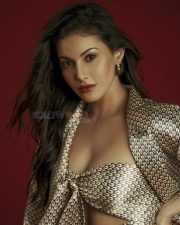 Kadhalai Thedi Nithya Nandha Movie Heroine Amyra Dastur Photos