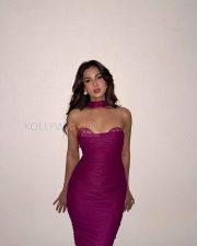 Magnetic Sonal Chauhan Cleavage in a Magenta Strapless Lace Bustier Bodycon Dress Photos 04