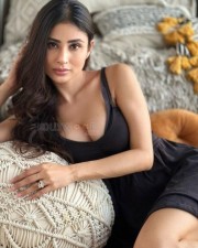 Mouni Roy Cleavage in Black Photo 01