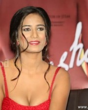 Poonam Pandey 2 Poonam Pandey Hot Cleavage Photos