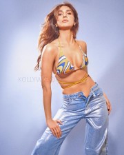 Provocative Vaani Kapoor Cleavage in a Tiny String Bikini Top with Unbuttoned Pants Photos 01