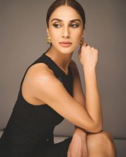 Sarvagunn Sampanna Actress Vaani Kapoor in a Black Midi Dress Pictures 01 Sarvagunn Sampanna Actress Vaani Kapoor in a Black Midi Dress Pictures 01