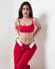 Sexy Amyra Dastur in a Red Sports Bralette and Matching Pants Photos 01