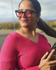 Sexy Anasuya Bharadwaj Selfies in Pink Pictures 03