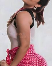 Sexy Anasuya in a Pink Skirt and White Top Pic 01