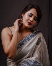 Sexy Anusuya Bharadwaj in a Silver Saree Photoshoot Photos 02