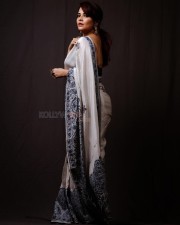 Sexy Anusuya Bharadwaj in a Silver Saree Photoshoot Photos 04
