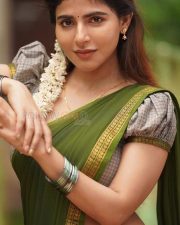 Sexy Iswarya Menon in a Green Half Saree Pictures 03