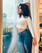 Sexy Iswarya Menon in a White Full Sleeve Top and Blue Jeans Photos 04