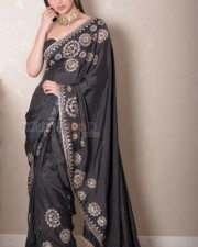 Sexy Mouni Roy in Black Printed Saree Pictures 03 Sexy Mouni Roy in Black Printed Saree Pictures 03
