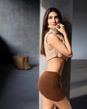 Sexy Vaani Kapoor in a Cropped Woolen Co Ord Set Photos 04