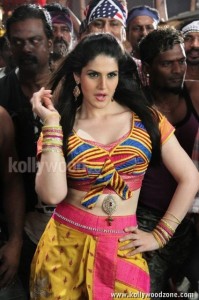 Sexy Zarine Khan At Naan Rajavaaga Pogiren Movie Stills