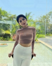 South Actress Iswarya Menon Sexy in Pastel 01 South Actress Iswarya Menon Sexy in Pastel 01
