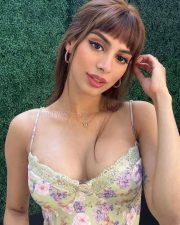 Sridevi Daughter Khushi Kapoor Cleavage in a Floral Dress with Plunging Neckline Pictures 03