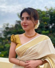 Stunning Iswarya Menon in Cotton Saree Photoshoot Pictures 02 Stunning Iswarya Menon in Cotton Saree Photoshoot Pictures 02