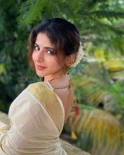 Stunning Iswarya Menon in Cotton Saree Photoshoot Pictures 03 Stunning Iswarya Menon in Cotton Saree Photoshoot Pictures 03