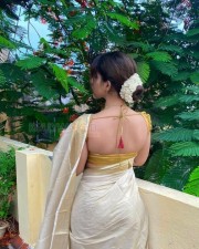 Stunning Iswarya Menon in Cotton Saree Photoshoot Pictures 04 Stunning Iswarya Menon in Cotton Saree Photoshoot Pictures 04