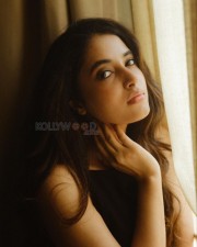 Stunning Priyanka Arul Mohan in a Black Sleeveless Top Photos 03
