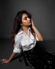 Stunning Priyanka Arul Mohan in a White Shirt and Black Shimmery Skirt Photos 08