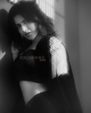 Telugu Actress Iswarya Menon Curvy Beauty Pictures 06 Telugu Actress Iswarya Menon Curvy Beauty Pictures 06