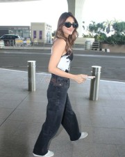 Vaani Kapoor Spotted at Airport Photos