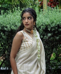 18 Pages Heroine Anupama Parameswaran Beautiful Saree Photoshoot Pictures 02