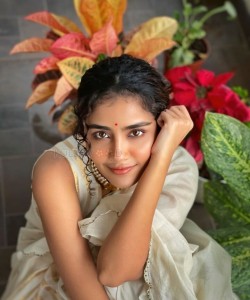 18 Pages Heroine Anupama Parameswaran Beautiful Saree Photoshoot Pictures 03