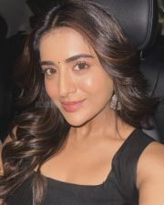 3 Roses Actress Rashi Singh in a Black Sleeveless Outfit Pictures 01