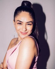 Aankh Micholi Actress Mrunal Thakur Sexy Photoshoot Pictures 18 Aankh Micholi Actress Mrunal Thakur Sexy Photoshoot Pictures 18