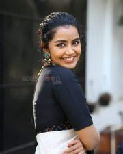Actress Anupama Parameswaran at 18 Pages Movie Interview Pictures 17 Actress Anupama Parameswaran at 18 Pages Movie Interview Pictures 17