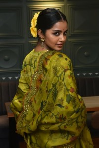 Actress Anupama Parameswaran at The Story Of a Beautiful Girl Movie First Look Launch Photos 08