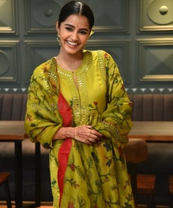 Actress Anupama Parameswaran at The Story Of a Beautiful Girl Movie First Look Launch Photos 16