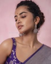 Actress Anupama Parameswaran in a Metallic Silver Grey Tissue Saree with a Contrasting Short Sleeveless Purple Blouse Photos 07