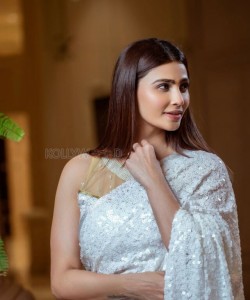 Actress Daisy Shah in a White Saree Photoshoot Pictures 02