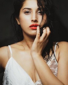 Actress Divina Thakur Sexy Photos