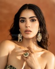Actress Kavya Thapar in a Green Strapless Ruched Bodycon Dress Photos 02