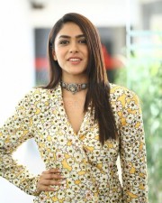 Actress Mrunal Thakur at Sita Ramam Movie Interview Photos 01 Actress Mrunal Thakur at Sita Ramam Movie Interview Photos 01