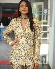 Actress Mrunal Thakur at Sita Ramam Movie Interview Photos 17 Actress Mrunal Thakur at Sita Ramam Movie Interview Photos 17