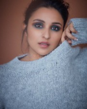 Actress Parineeti Chopra Sexy Photoshoot Pictures 01