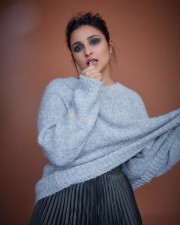 Actress Parineeti Chopra Sexy Photoshoot Pictures 03