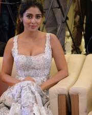 Actress Shriya Saran Cleavage Pictures