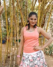 Actress Shruthi Reddy Pictures