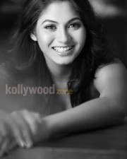 Actress Shruthi Reddy Sexy Photos
