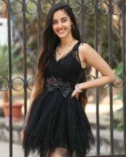 Actress Simrat Kaur Interview Pictures 09