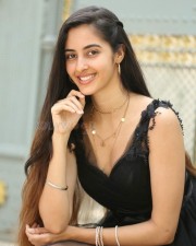 Actress Simrat Kaur Interview Pictures