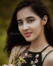 Actress Simrat Kaur Pics
