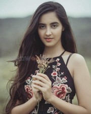 Actress Simrat Kaur Pics