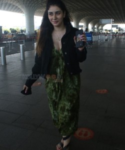 Actress Warina Hussain at Airport Departure Pictures